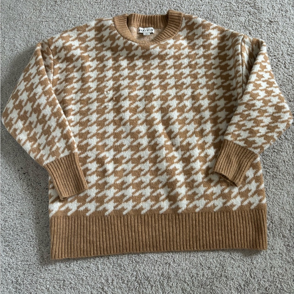 cream and tan houndstooth sweater